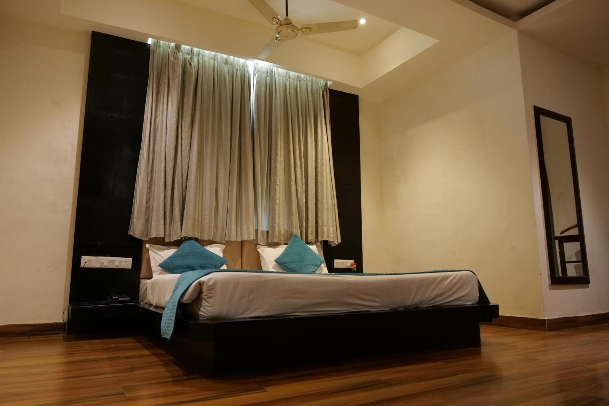 Hotel Anand Castle Kashipur Zewnętrze zdjęcie