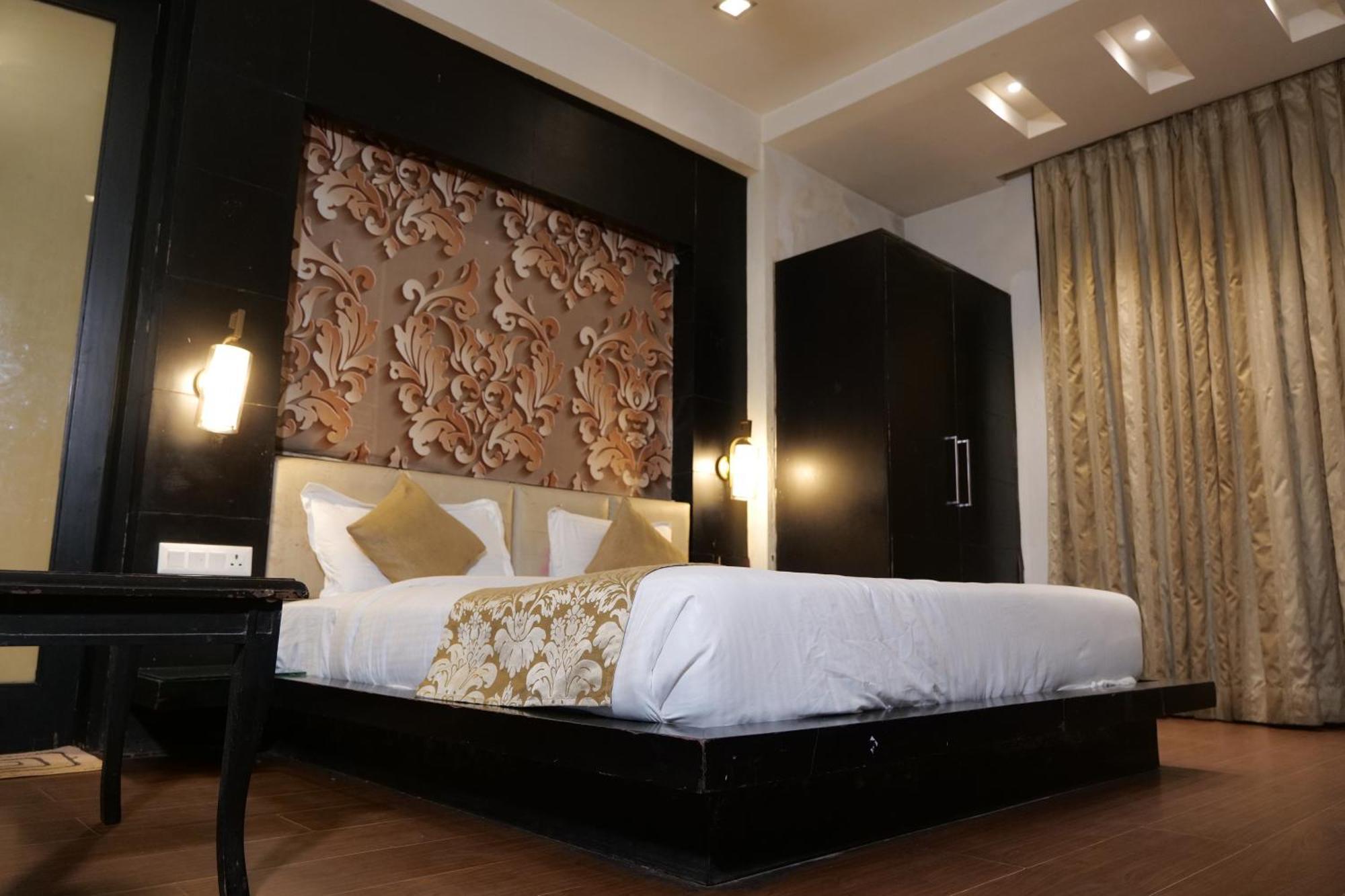 Hotel Anand Castle Kashipur Zewnętrze zdjęcie