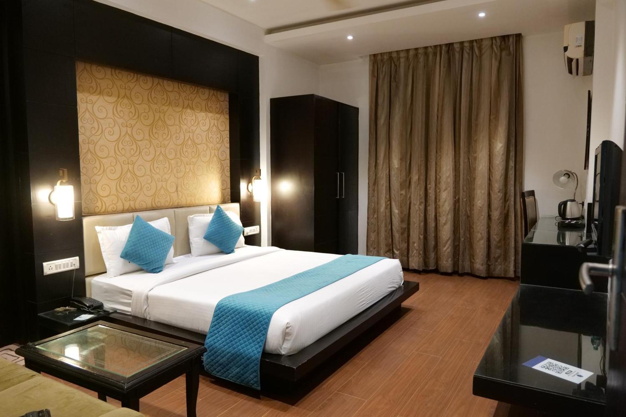 Hotel Anand Castle Kashipur Zewnętrze zdjęcie