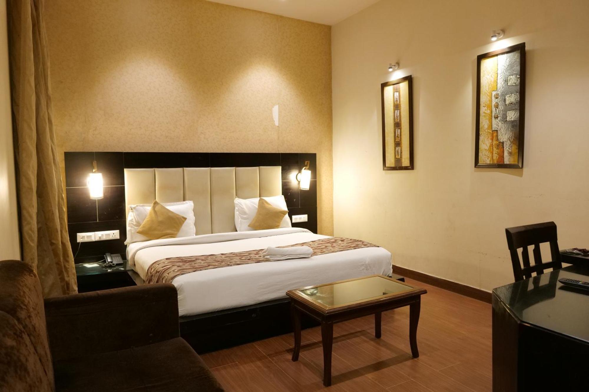 Hotel Anand Castle Kashipur Zewnętrze zdjęcie