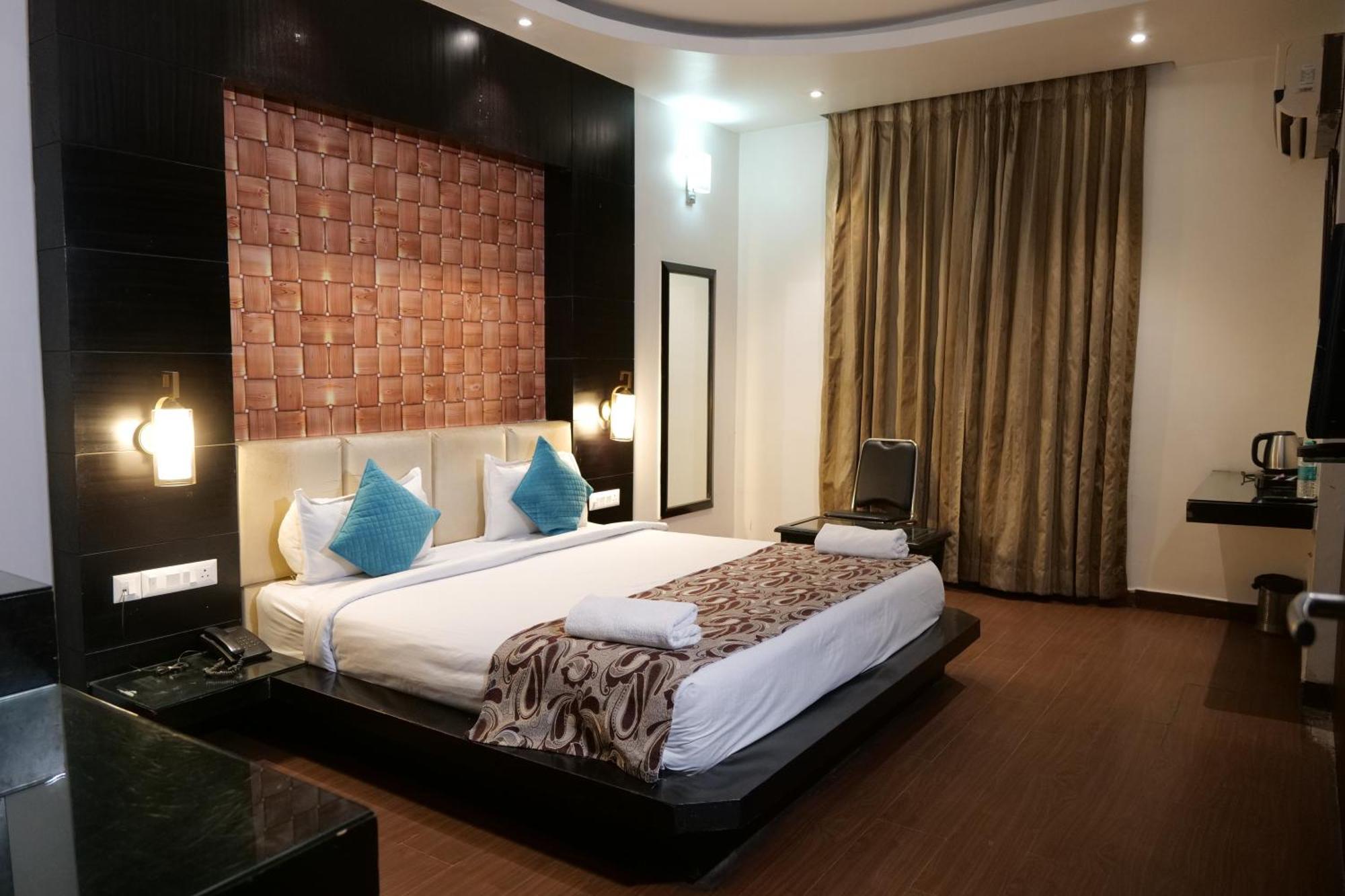 Hotel Anand Castle Kashipur Zewnętrze zdjęcie